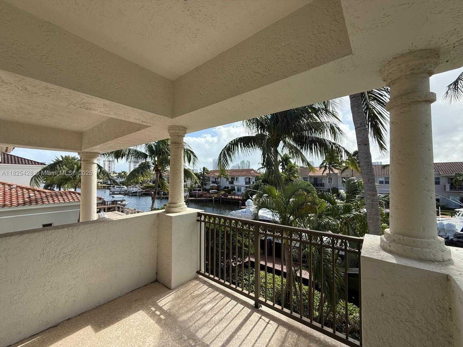 Small Image of 996 SANIBEL DR, Hollywood Number 65