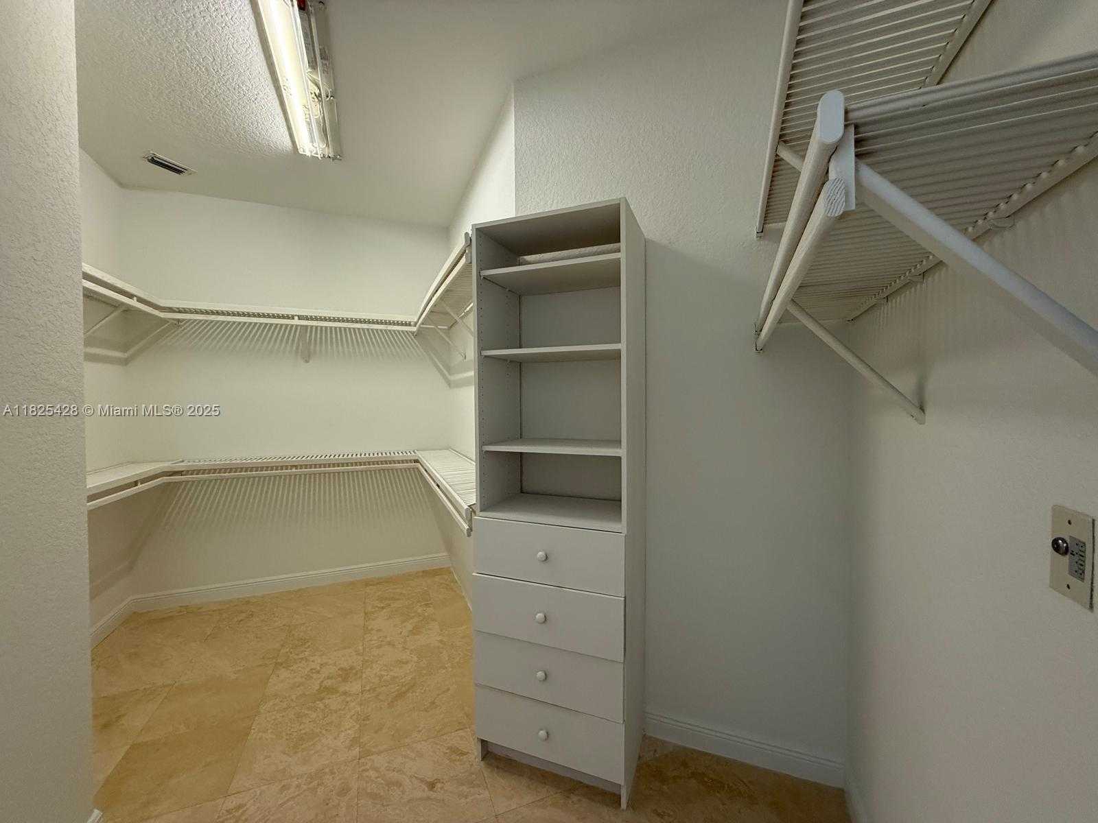 Small Image of 996 SANIBEL DR, Hollywood Number 67