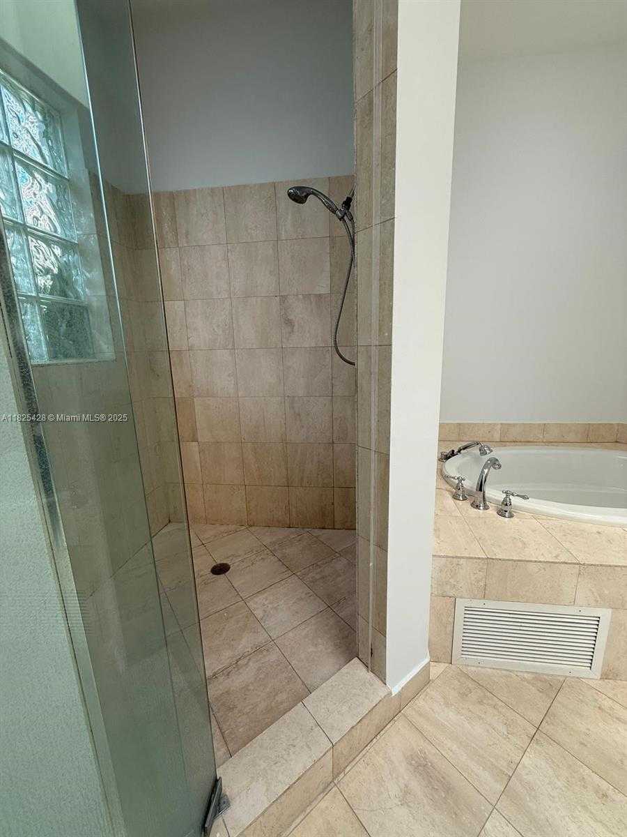 Small Image of 996 SANIBEL DR, Hollywood Number 72