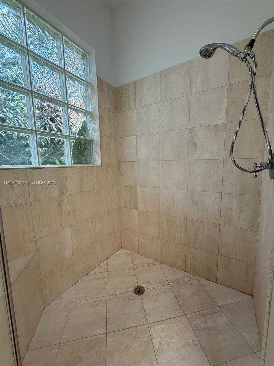 Small Image of 996 SANIBEL DR, Hollywood Number 74