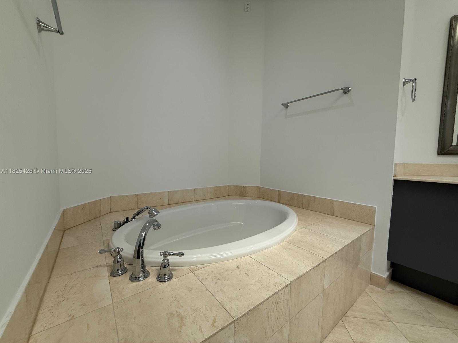 Small Image of 996 SANIBEL DR, Hollywood Number 75