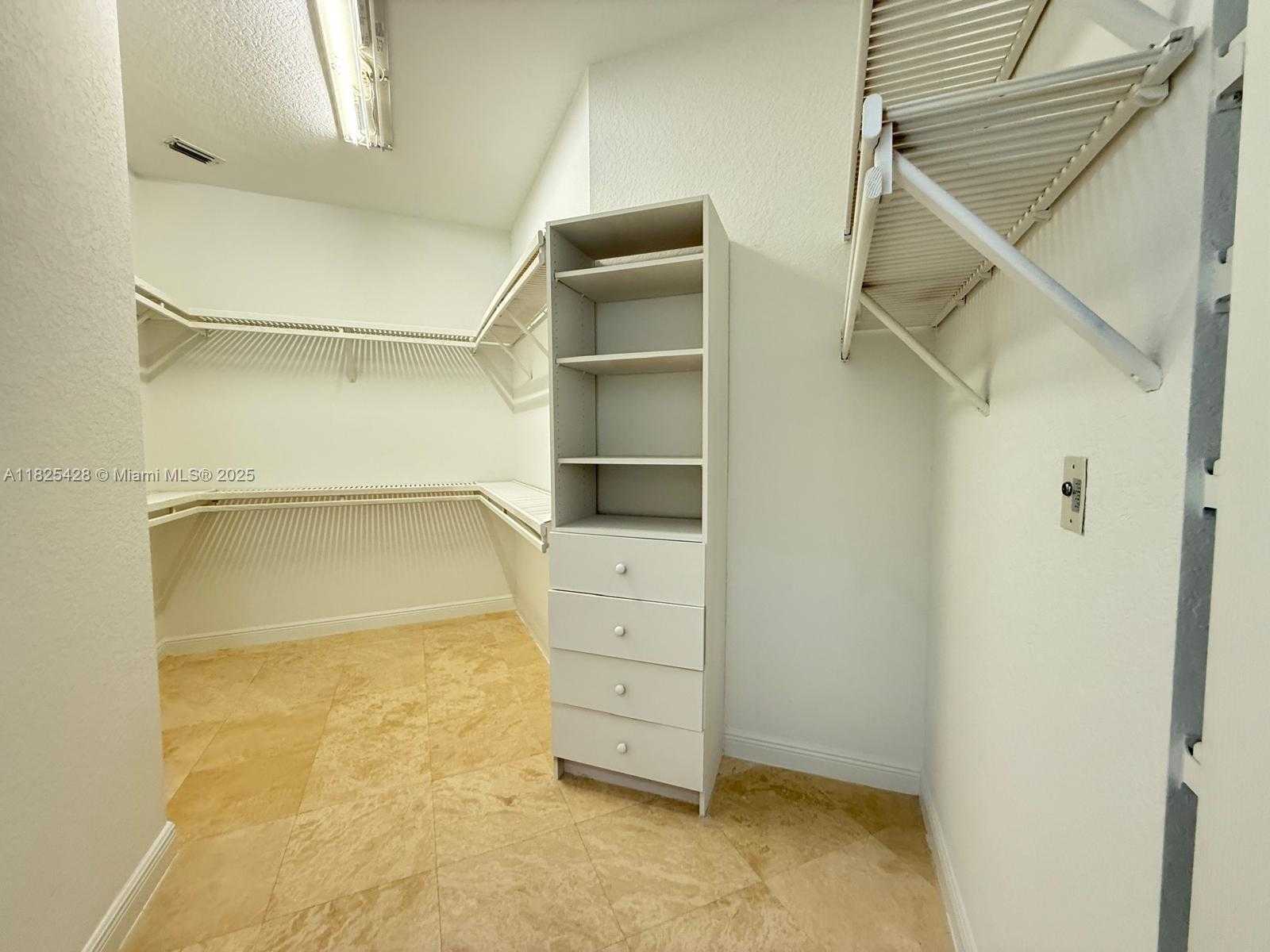 Small Image of 996 SANIBEL DR, Hollywood Number 76