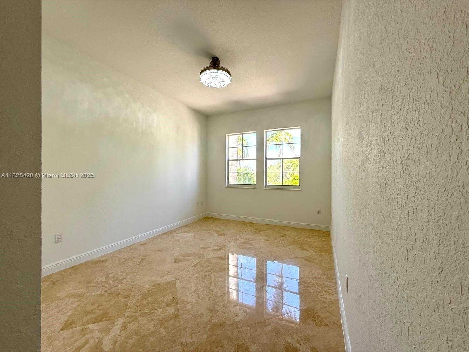 Small Image of 996 SANIBEL DR, Hollywood Number 79