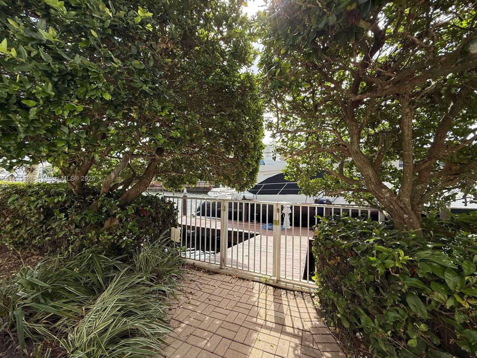 Small Image of 996 SANIBEL DR, Hollywood Number 8
