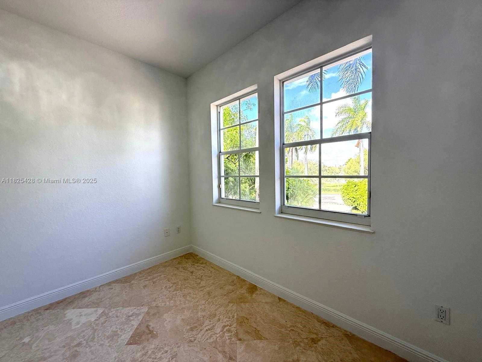 Small Image of 996 SANIBEL DR, Hollywood Number 80