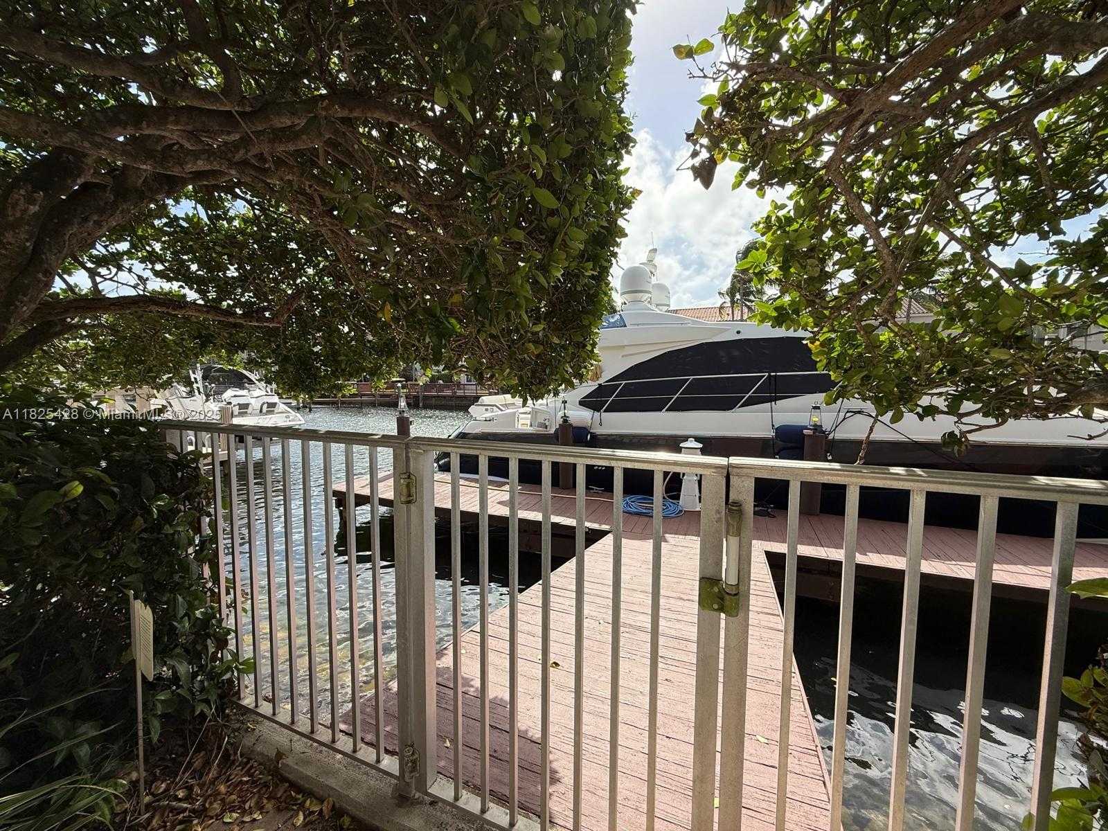 Small Image of 996 SANIBEL DR, Hollywood Number 9