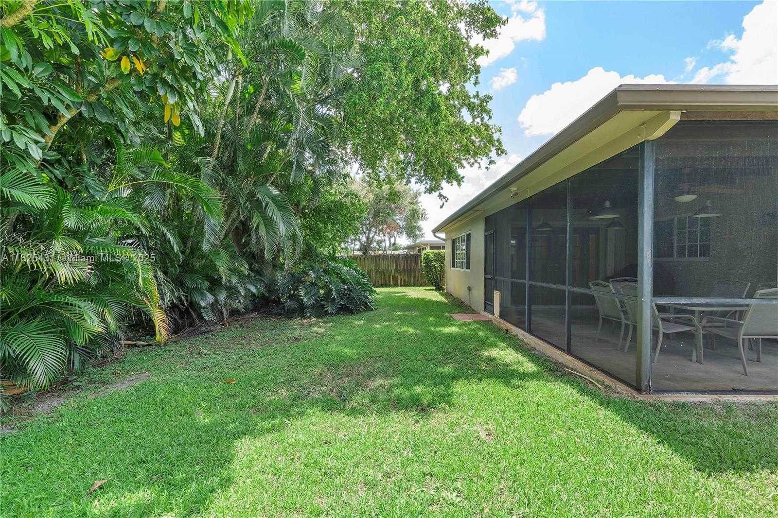 Small Image of 8220 NORTH WEST 24TH CT, Pembroke Pines Number 25