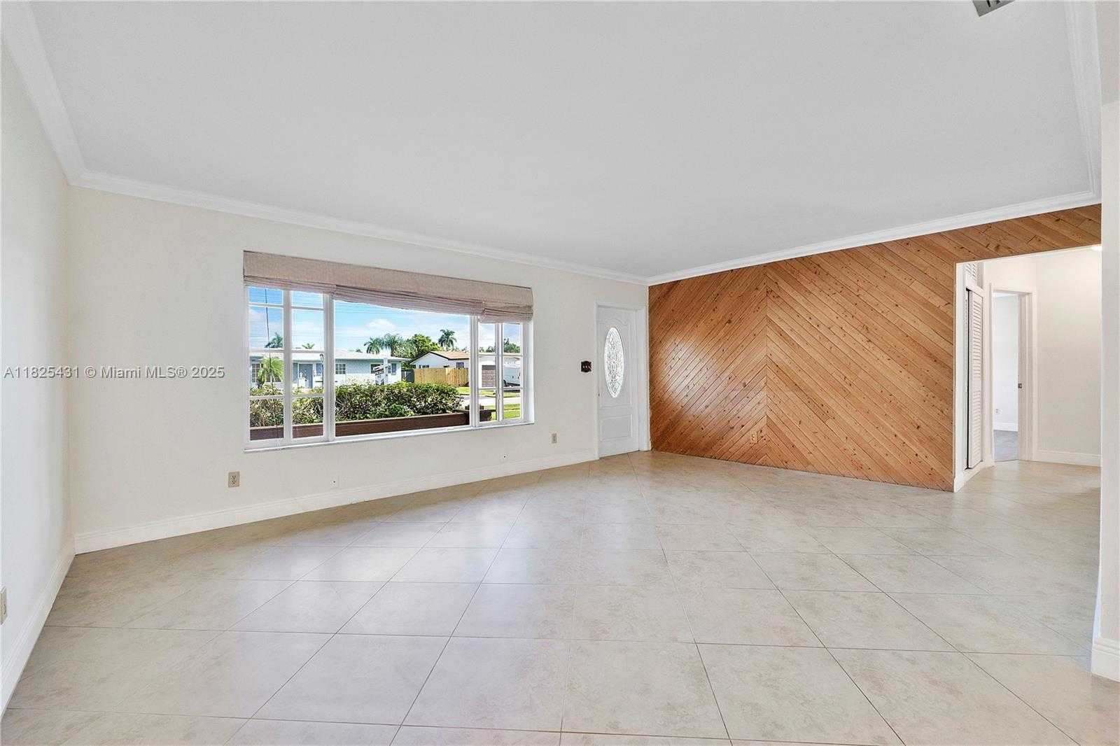 Small Image of 8220 NORTH WEST 24TH CT, Pembroke Pines Number 4
