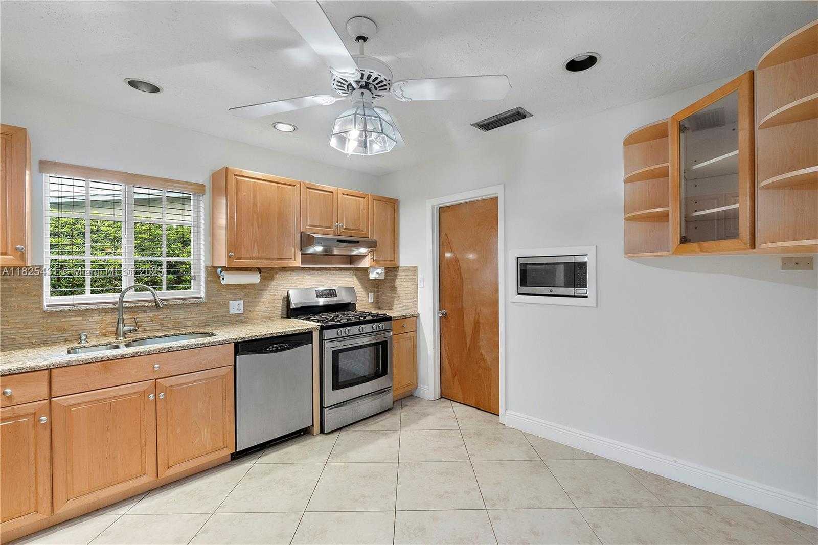 Small Image of 8220 NORTH WEST 24TH CT, Pembroke Pines Number 7