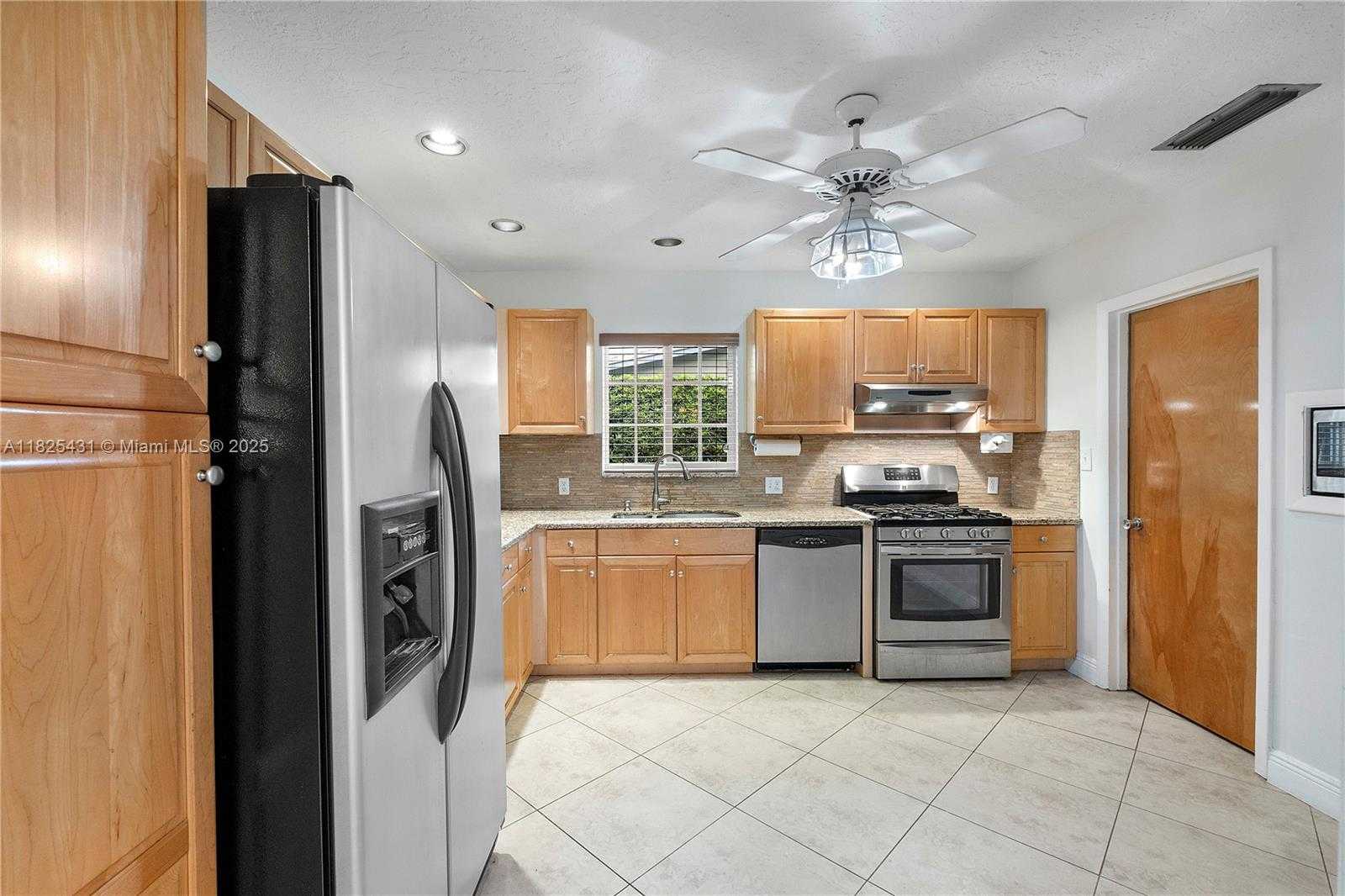 Small Image of 8220 NORTH WEST 24TH CT, Pembroke Pines Number 8
