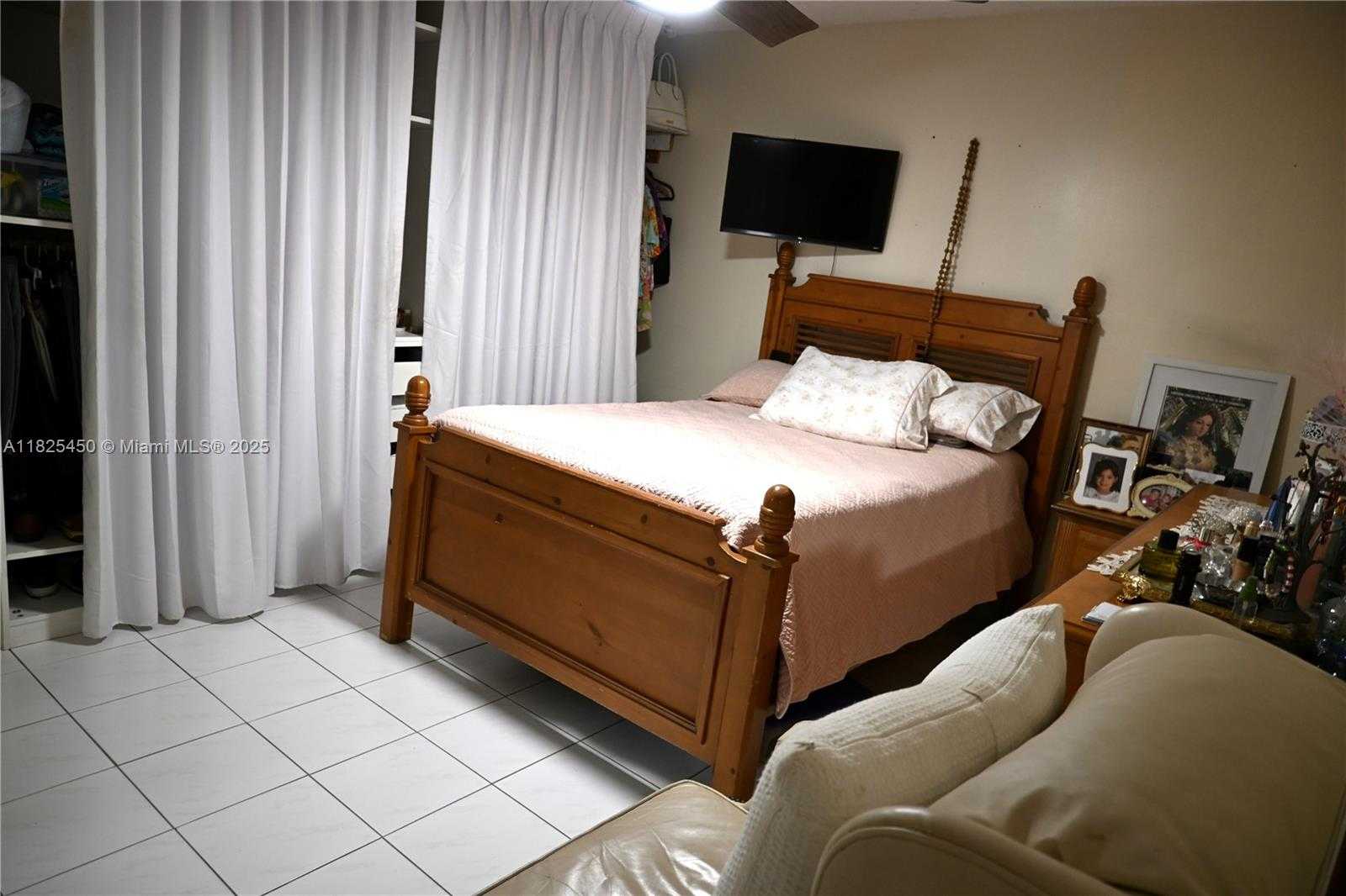 Small Image of 18325 SOUTH WEST 114TH CT, Miami Number 11