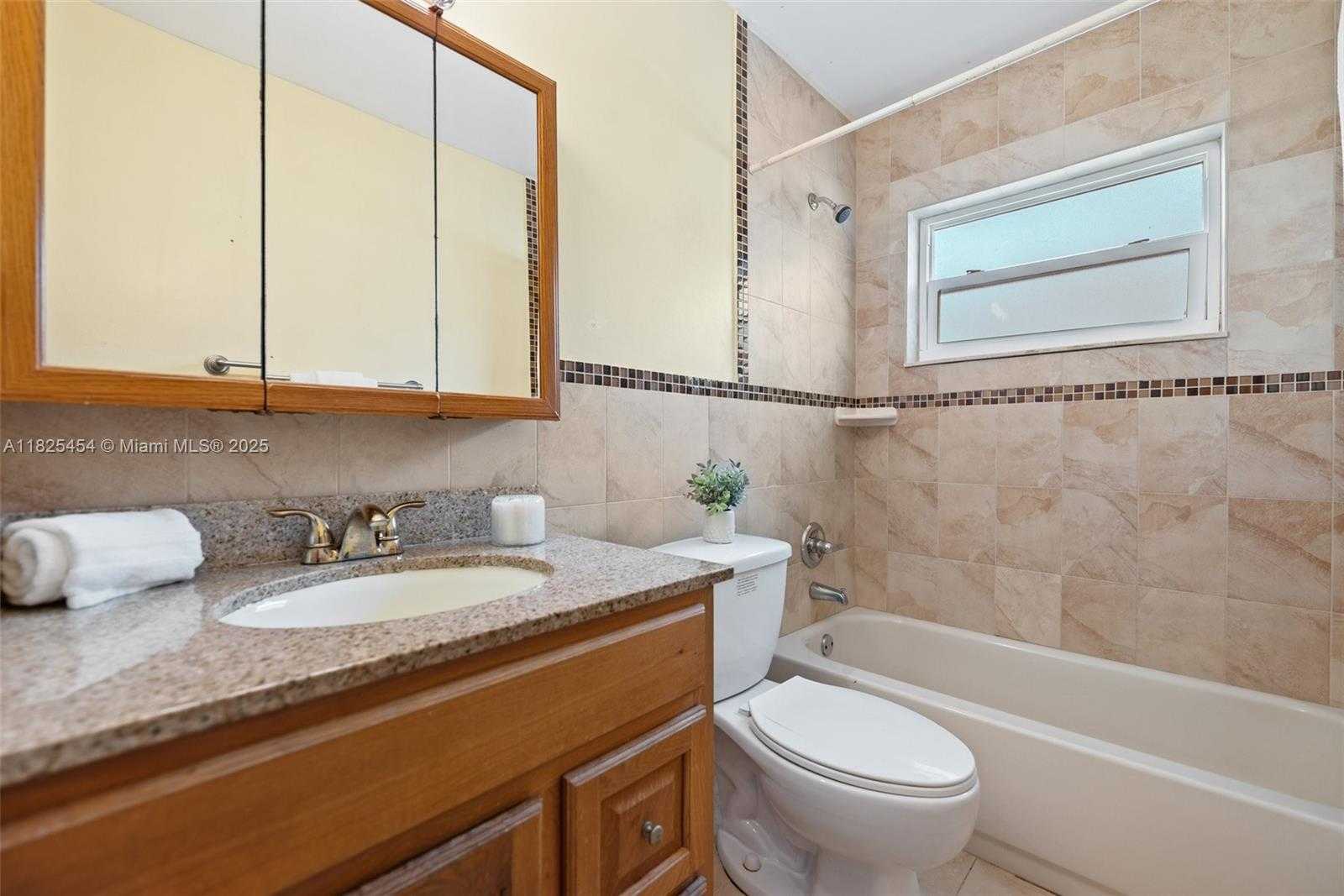 Small Image of 6905 NORTH WEST 73RD ST, Tamarac Number 18
