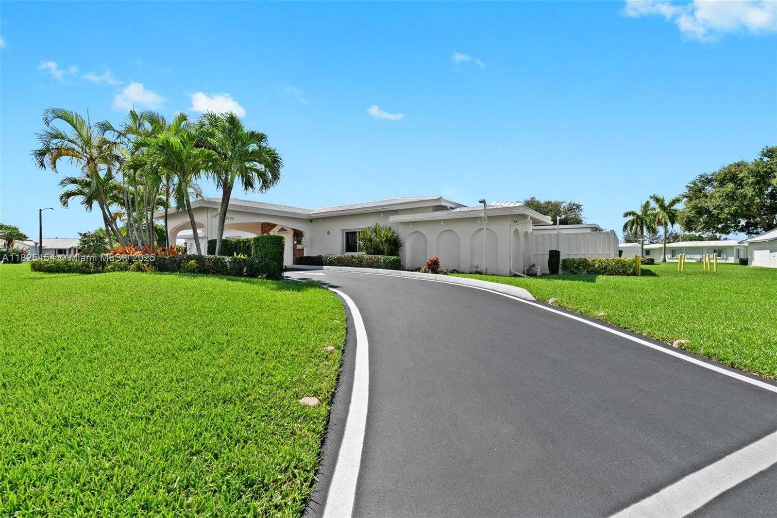 Small Image of 6905 NORTH WEST 73RD ST, Tamarac Number 25