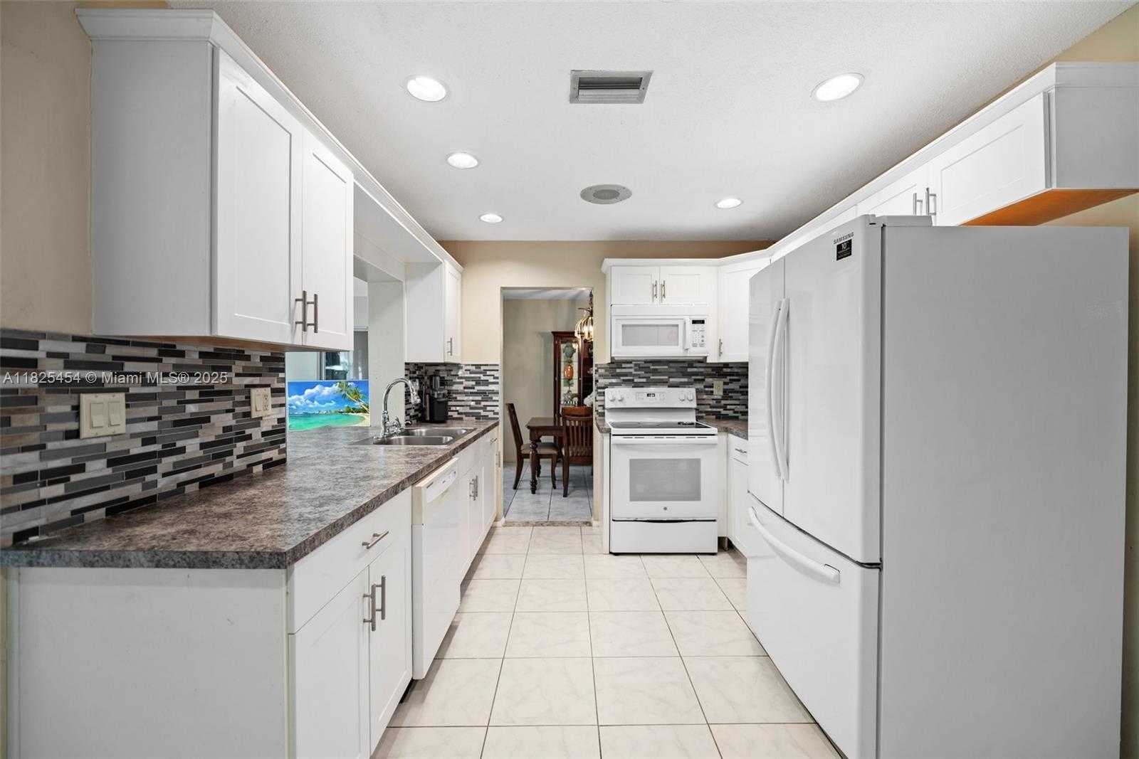 Small Image of 6905 NORTH WEST 73RD ST, Tamarac Number 7