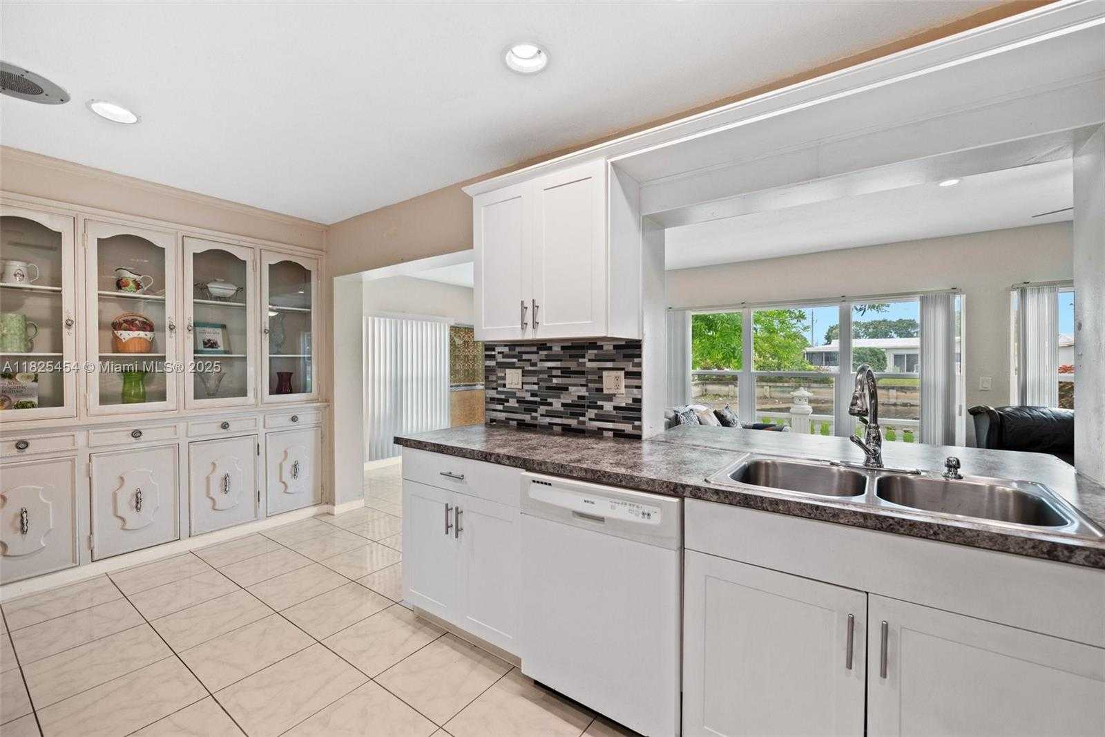 Small Image of 6905 NORTH WEST 73RD ST, Tamarac Number 9