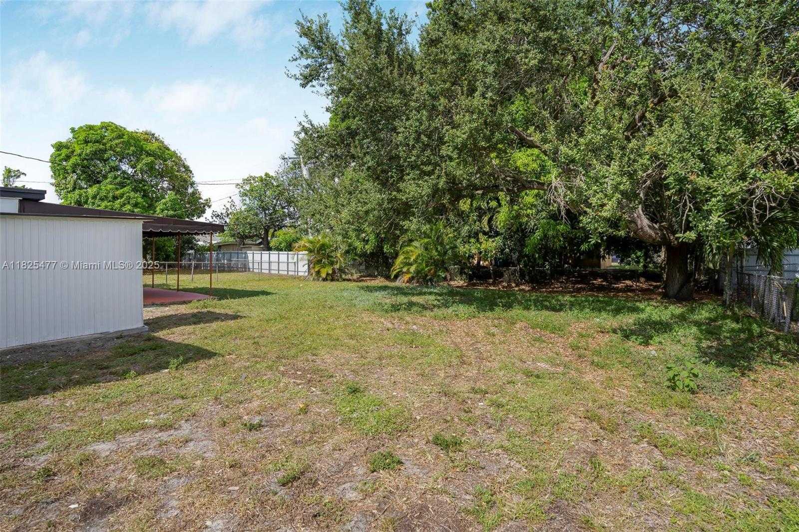 Small Image of Miami Gardens Number 18