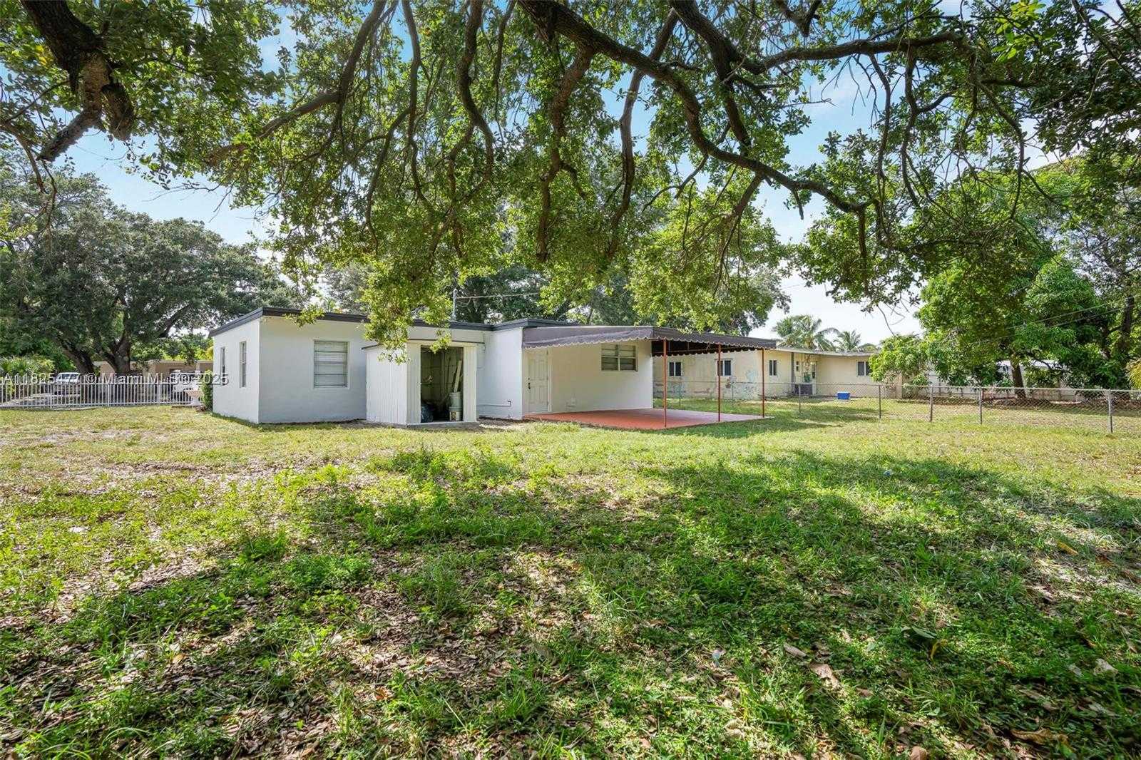 Small Image of Miami Gardens Number 19