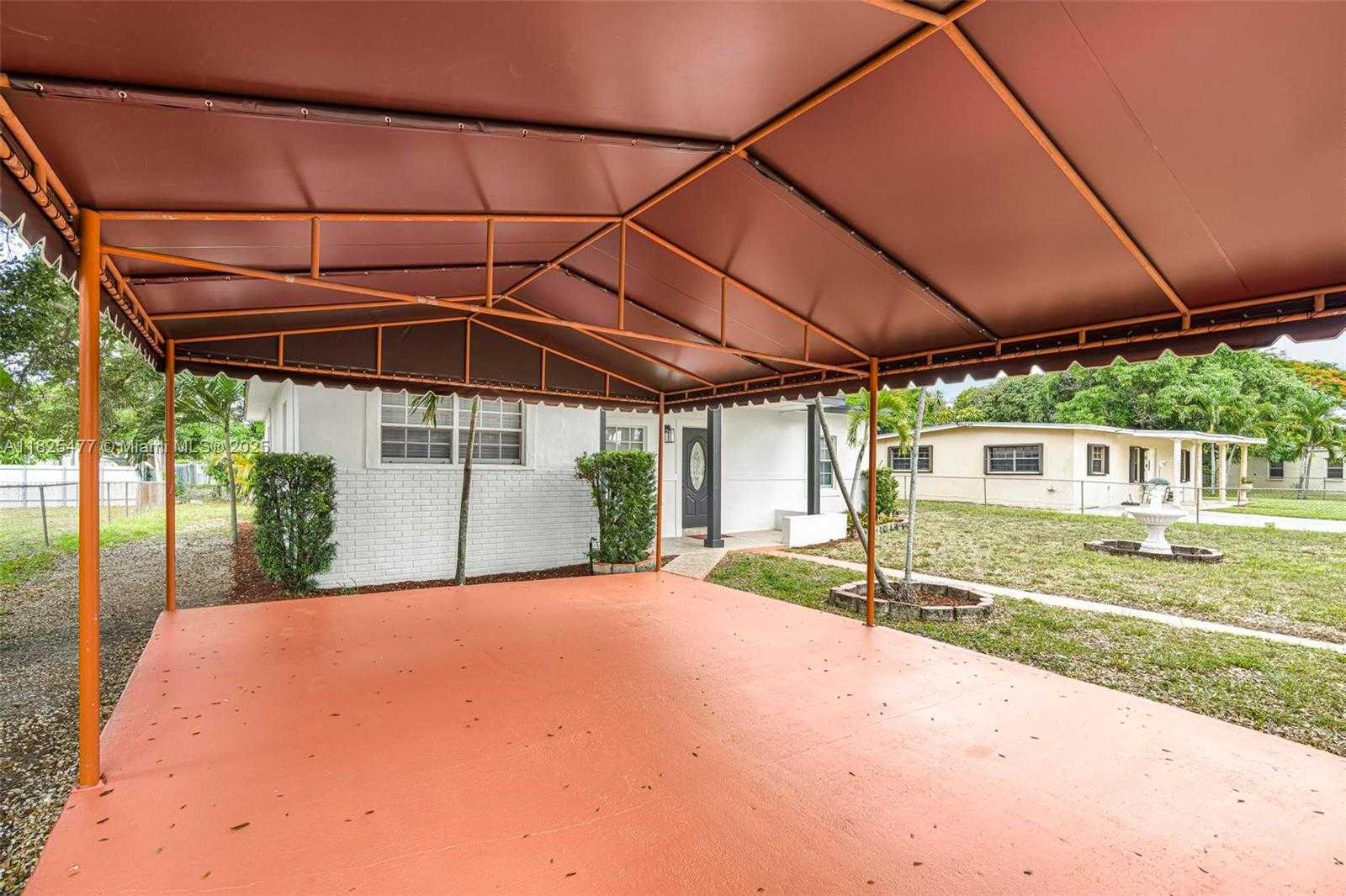 Small Image of Miami Gardens Number 23