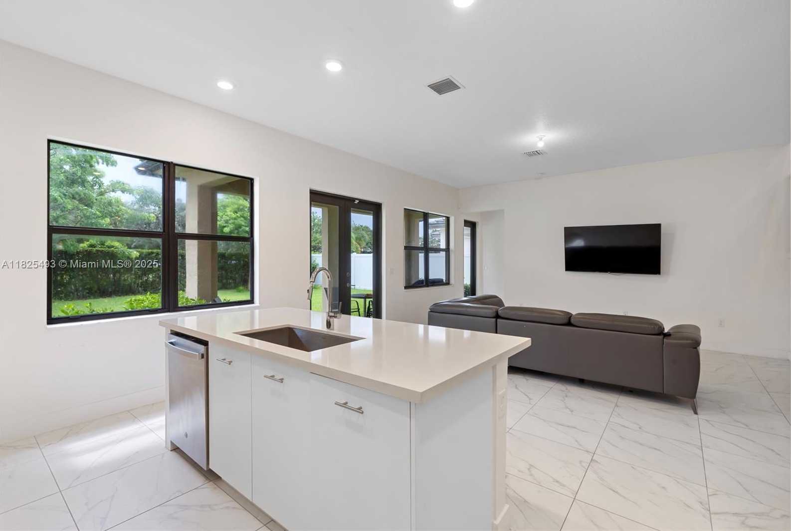 Small Image of 4349 SOUTH WEST 173RD AVE, Miramar Number 17