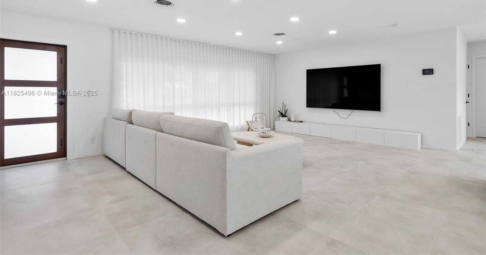 Small Image of 417 NORTH HIGHLAND DR, Hollywood Number 17
