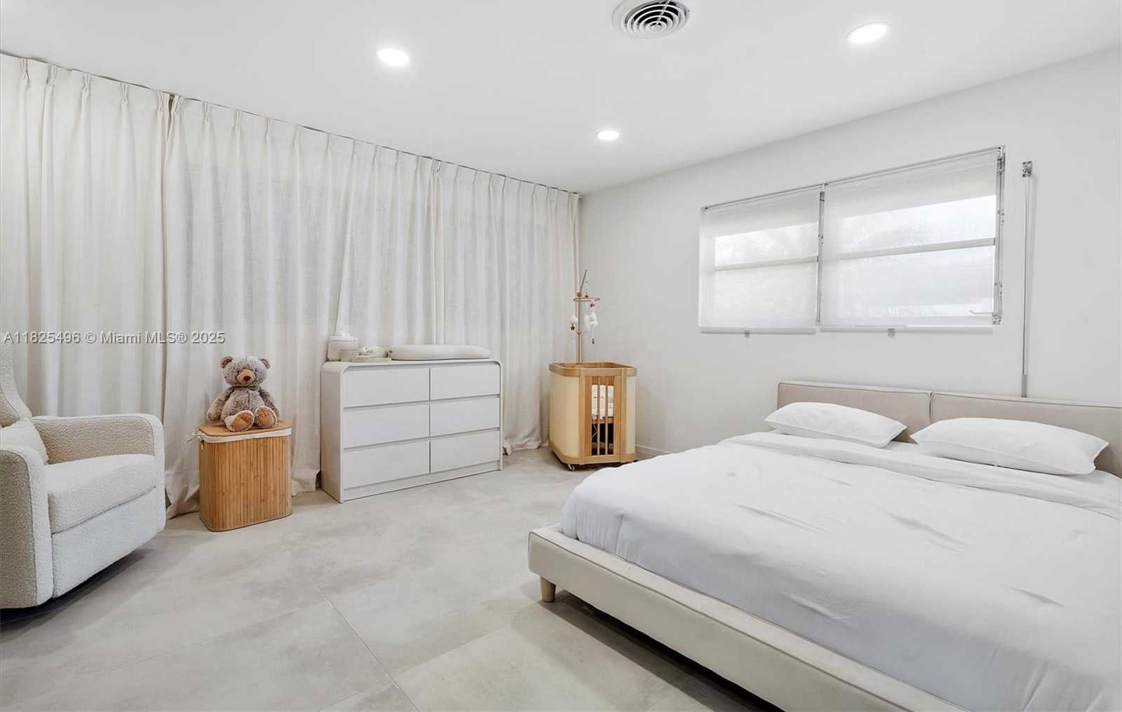 Small Image of 417 NORTH HIGHLAND DR, Hollywood Number 25