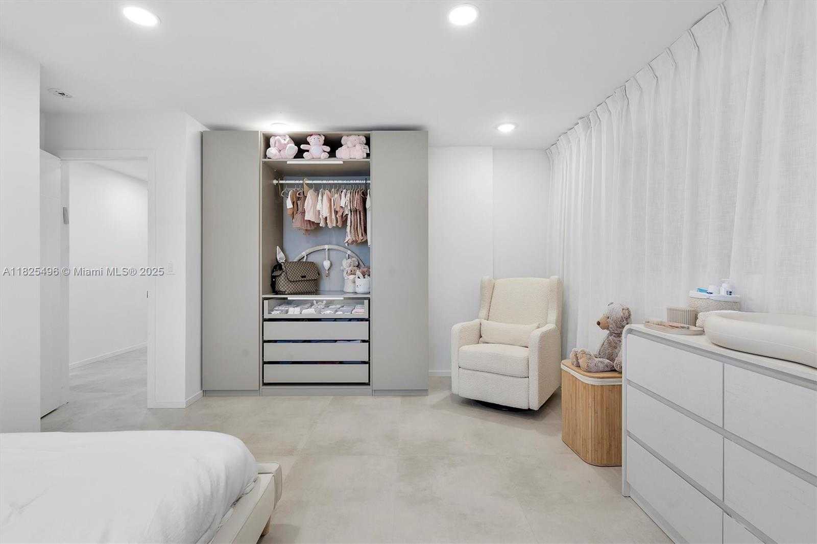 Small Image of 417 NORTH HIGHLAND DR, Hollywood Number 26