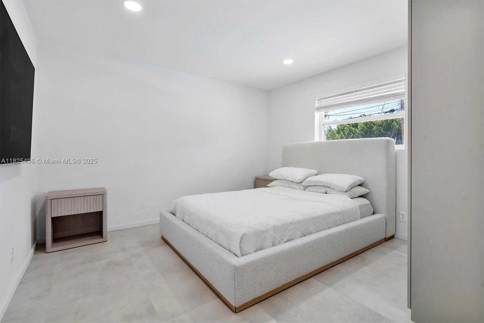 Small Image of 417 NORTH HIGHLAND DR, Hollywood Number 31