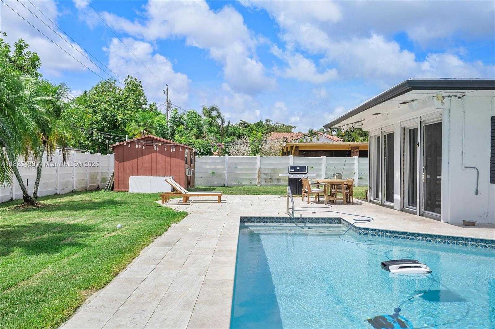 Small Image of 417 NORTH HIGHLAND DR, Hollywood Number 33