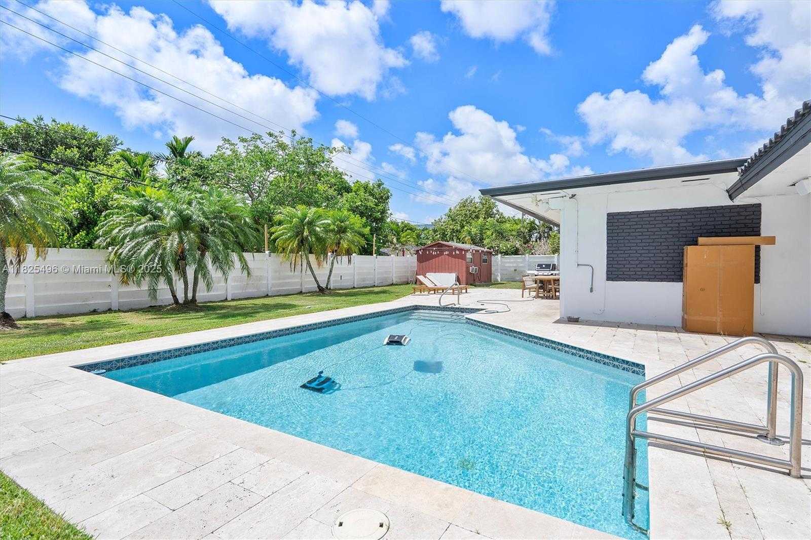 Small Image of 417 NORTH HIGHLAND DR, Hollywood Number 34
