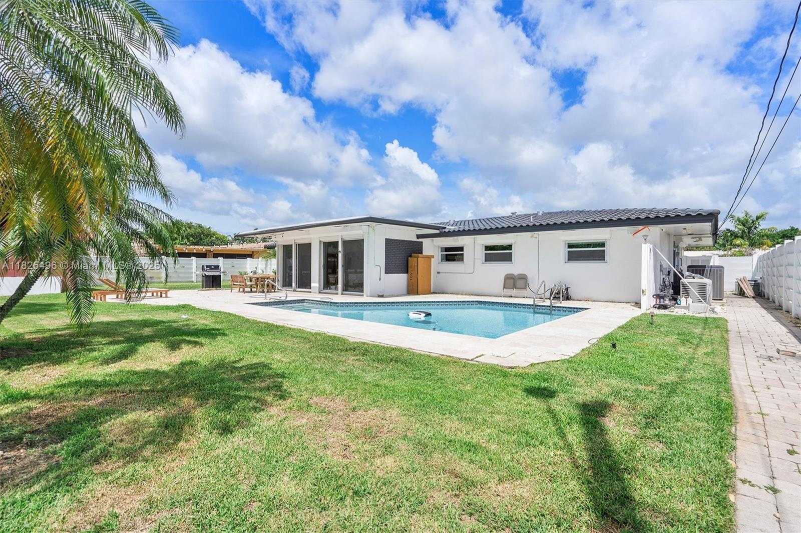 Small Image of 417 NORTH HIGHLAND DR, Hollywood Number 35