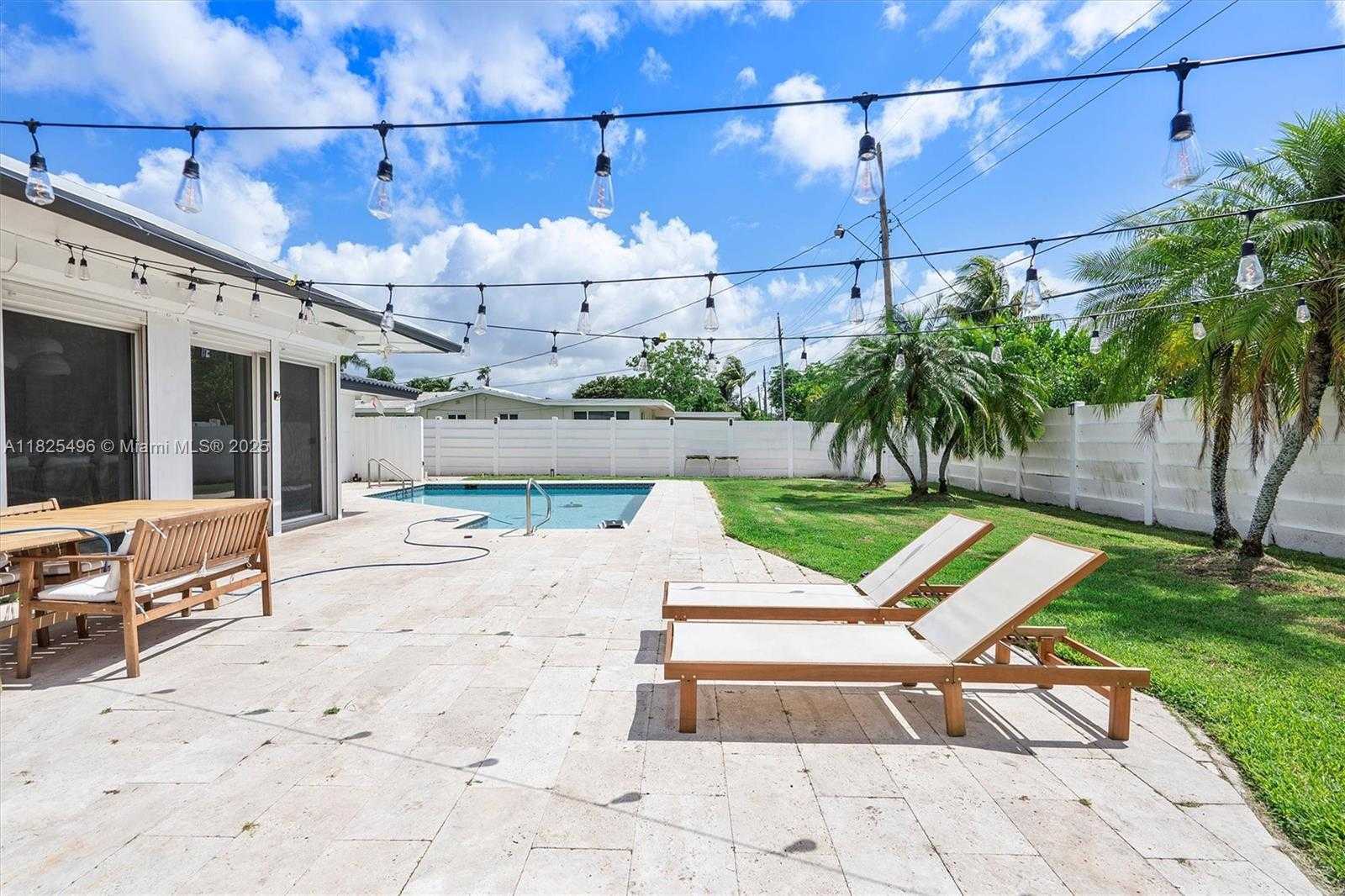 Small Image of 417 NORTH HIGHLAND DR, Hollywood Number 36