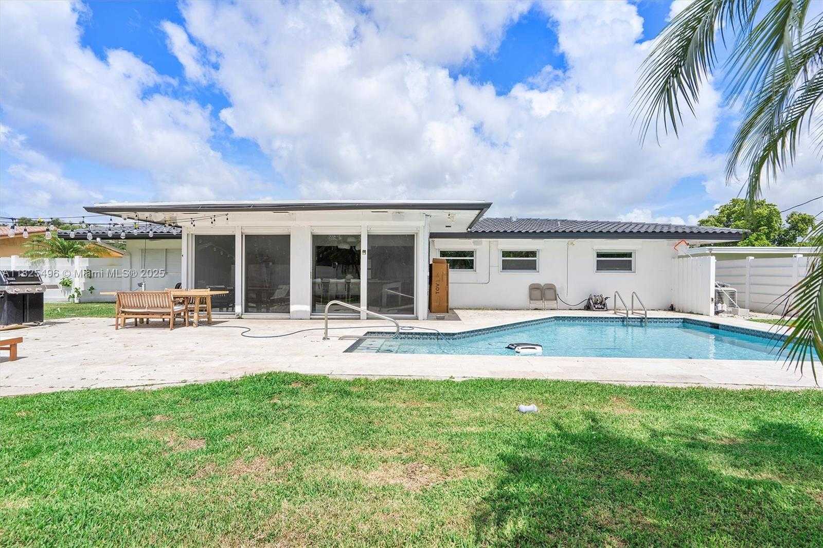 Small Image of 417 NORTH HIGHLAND DR, Hollywood Number 37