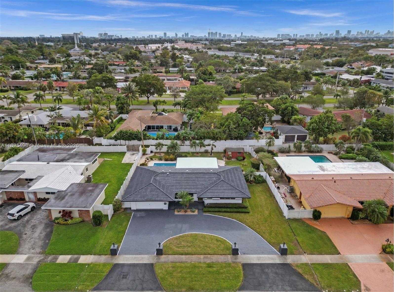 Small Image of 417 NORTH HIGHLAND DR, Hollywood Number 44