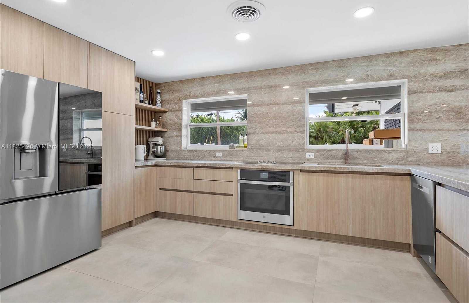 Small Image of 417 NORTH HIGHLAND DR, Hollywood Number 7