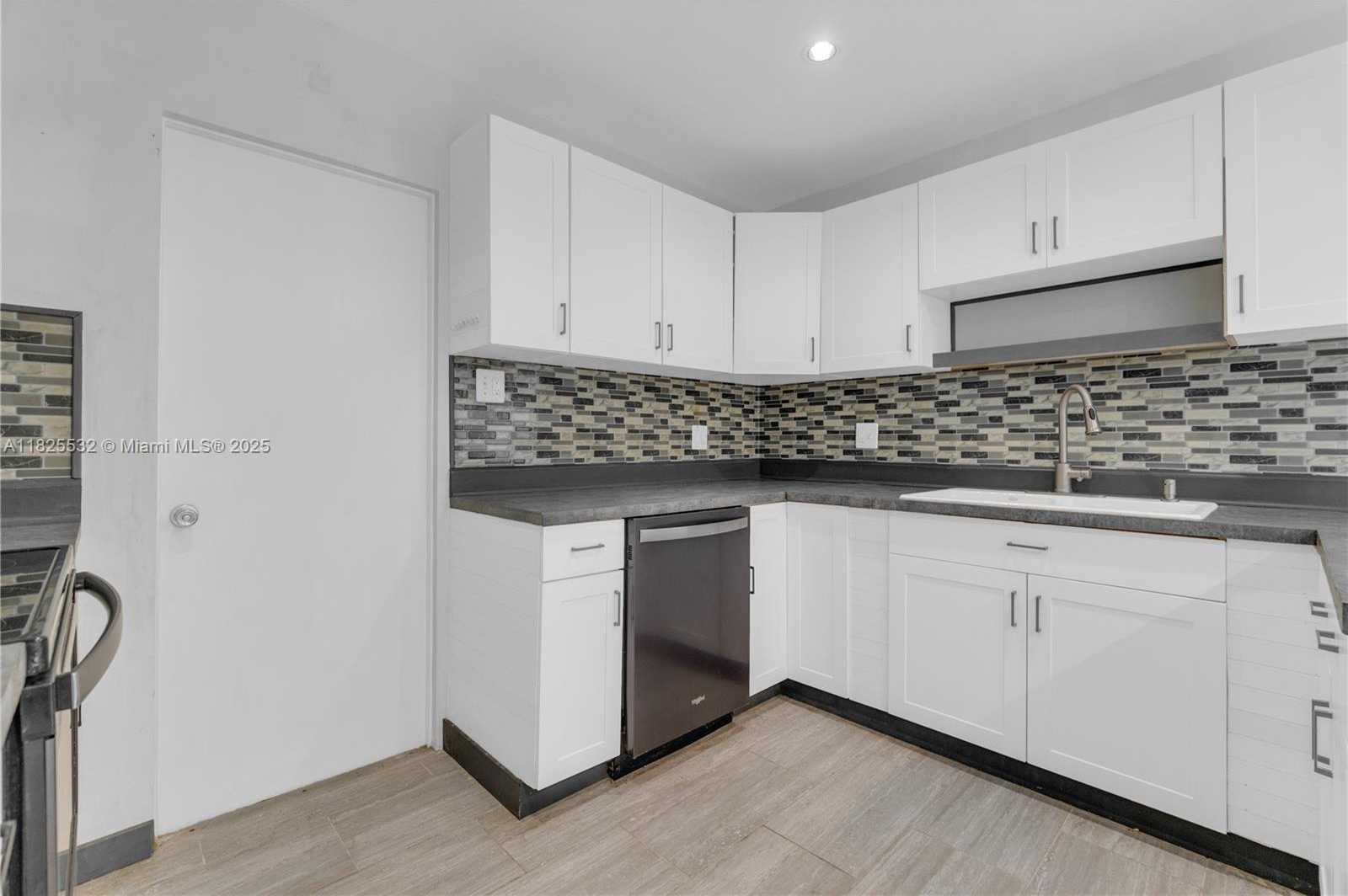 Small Image of 6915 NORTH WEST 17TH ST, Margate Number 20