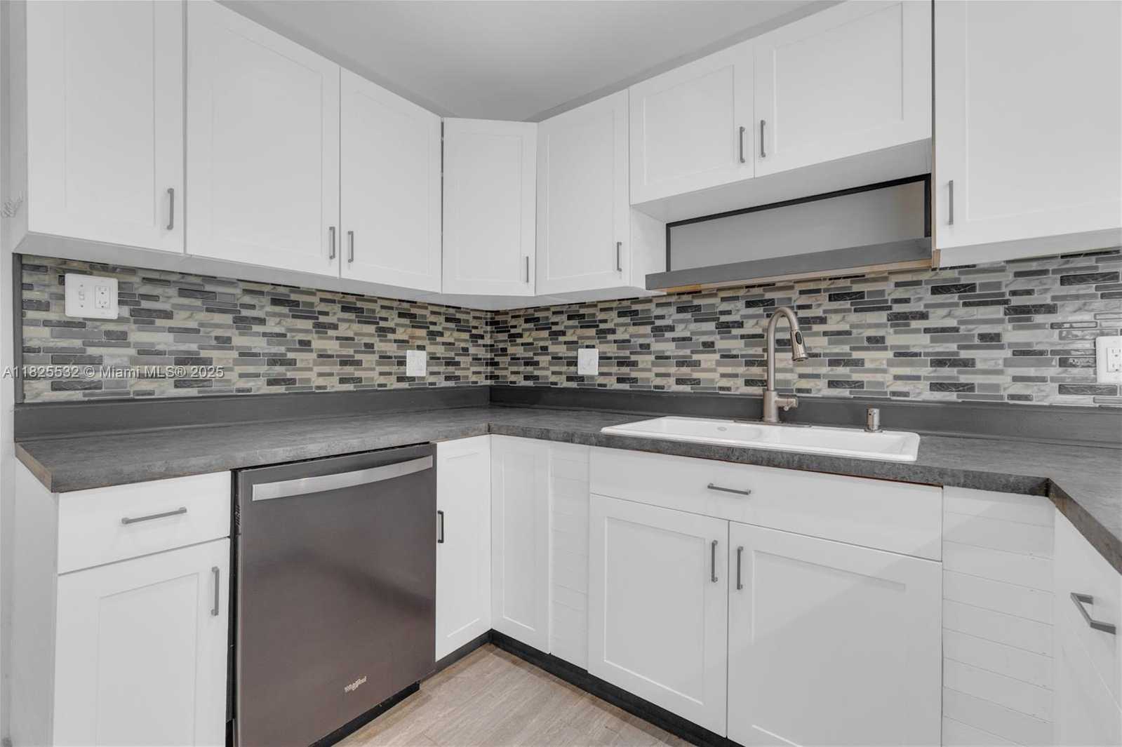 Small Image of 6915 NORTH WEST 17TH ST, Margate Number 21