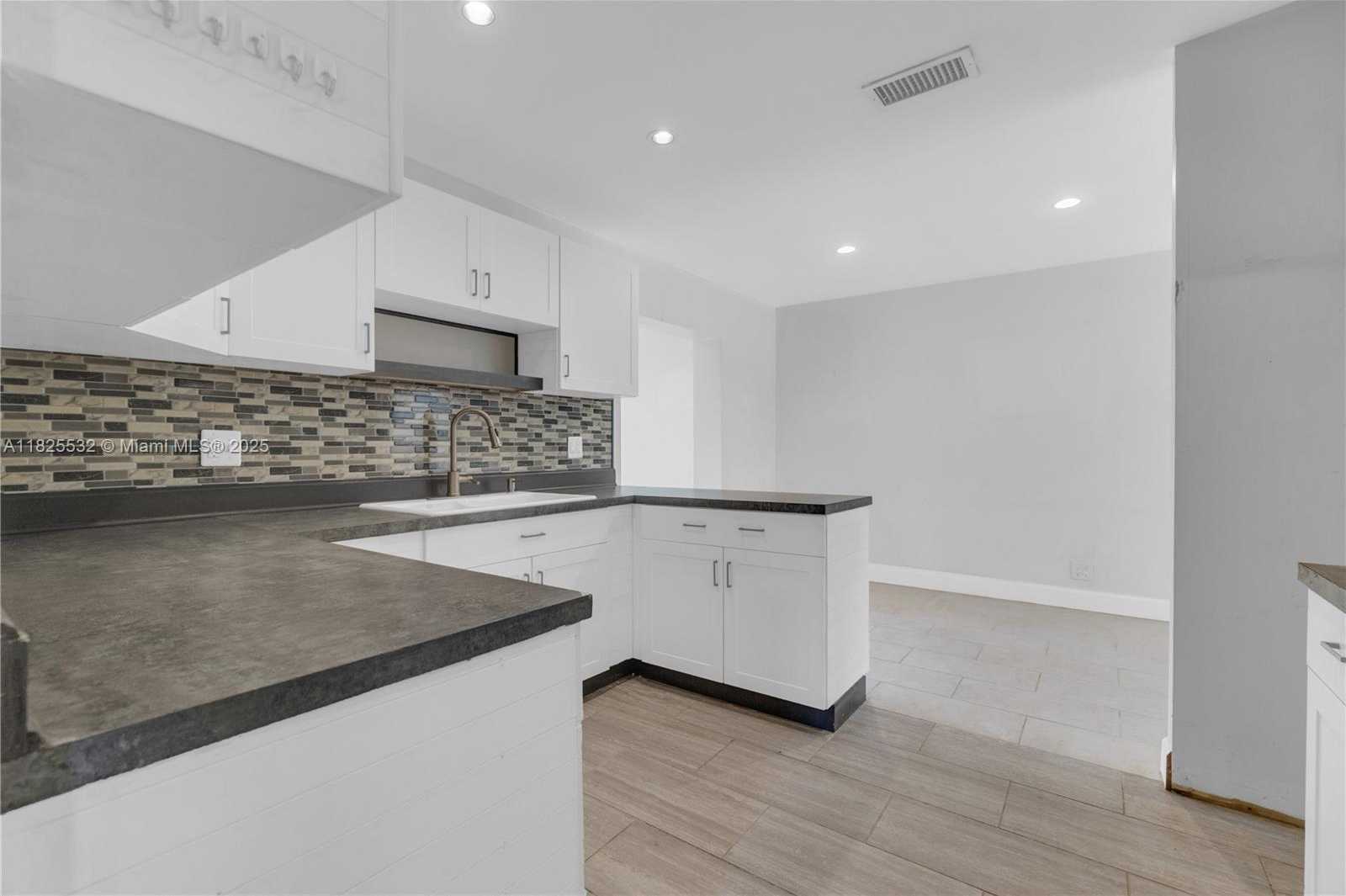 Small Image of 6915 NORTH WEST 17TH ST, Margate Number 22