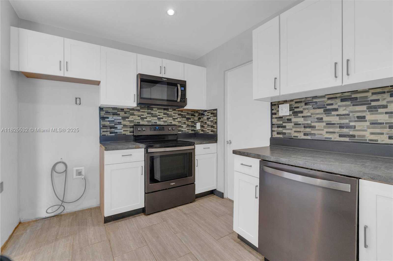 Small Image of 6915 NORTH WEST 17TH ST, Margate Number 23