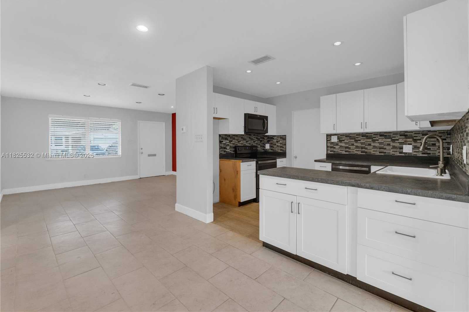 Small Image of 6915 NORTH WEST 17TH ST, Margate Number 3