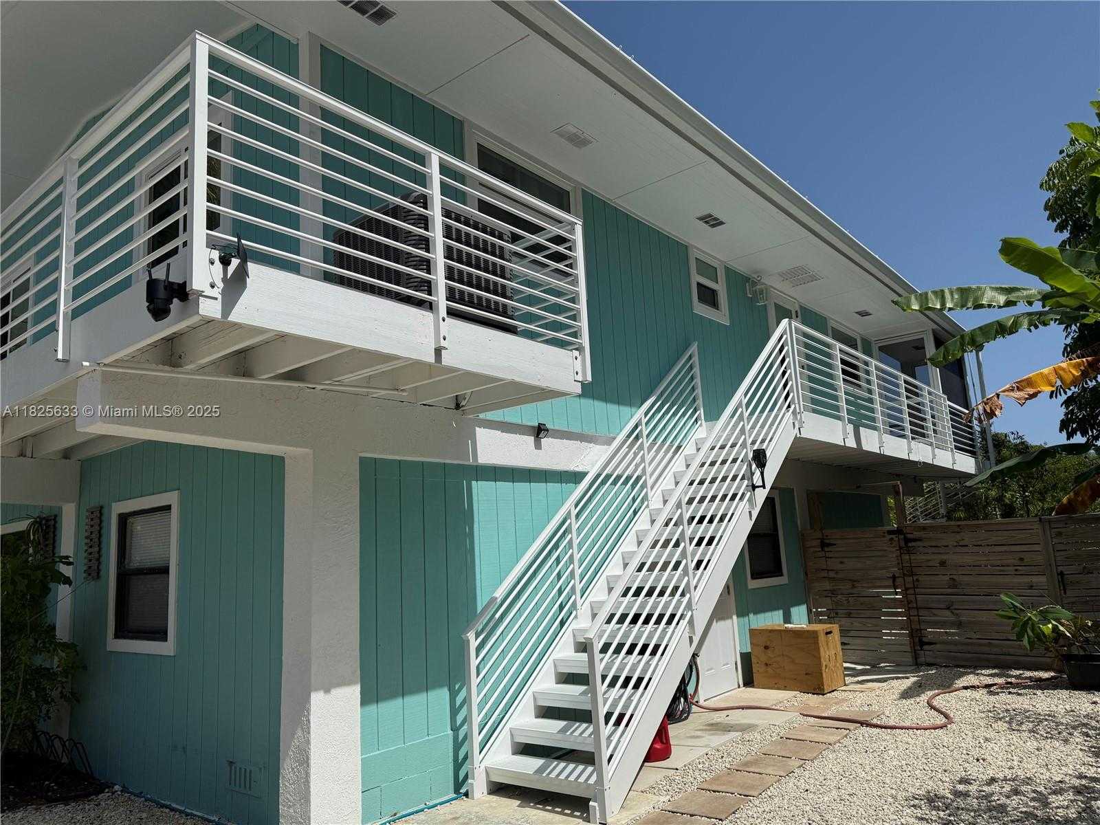 Small Image of 380 MAHOGANY DR, Key Largo Number 2