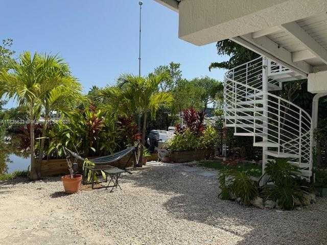 Small Image of 380 MAHOGANY DR, Key Largo Number 4
