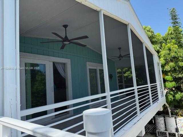 Small Image of 380 MAHOGANY DR, Key Largo Number 5