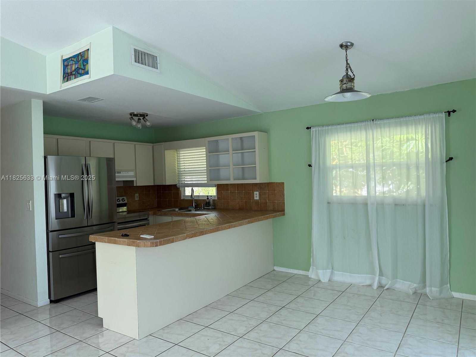 Small Image of 380 MAHOGANY DR, Key Largo Number 6