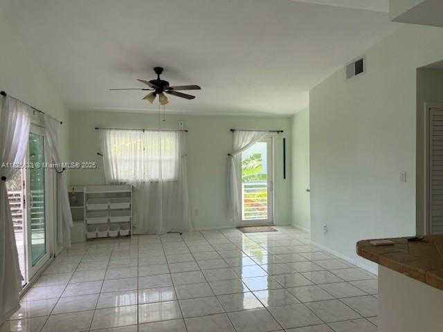 Small Image of 380 MAHOGANY DR, Key Largo Number 9
