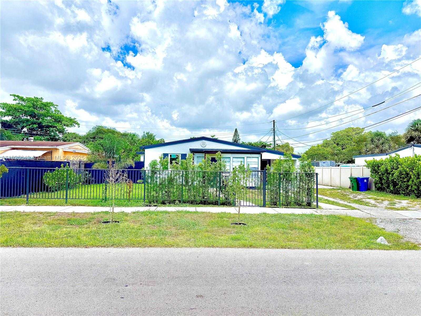 Small Image of 305 SOUTH WEST 24TH AVE, Fort Lauderdale Number 2