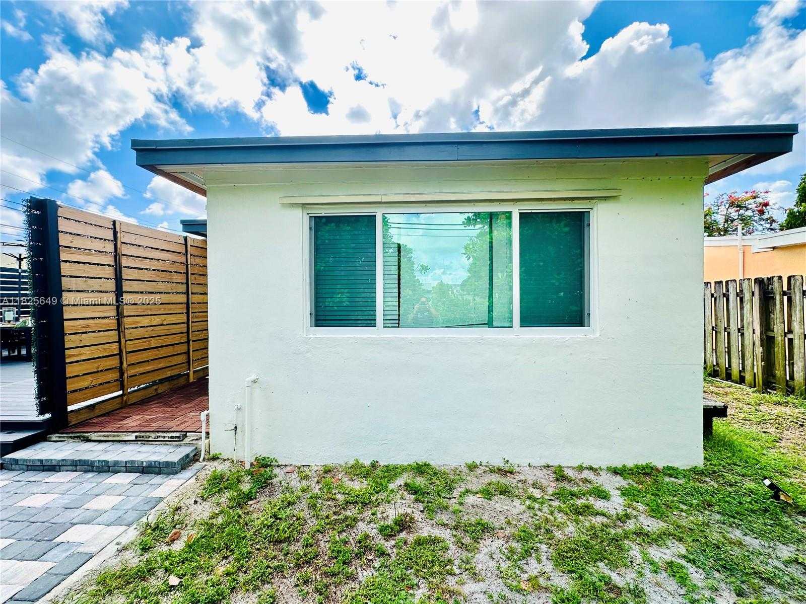 Small Image of 305 SOUTH WEST 24TH AVE, Fort Lauderdale Number 36