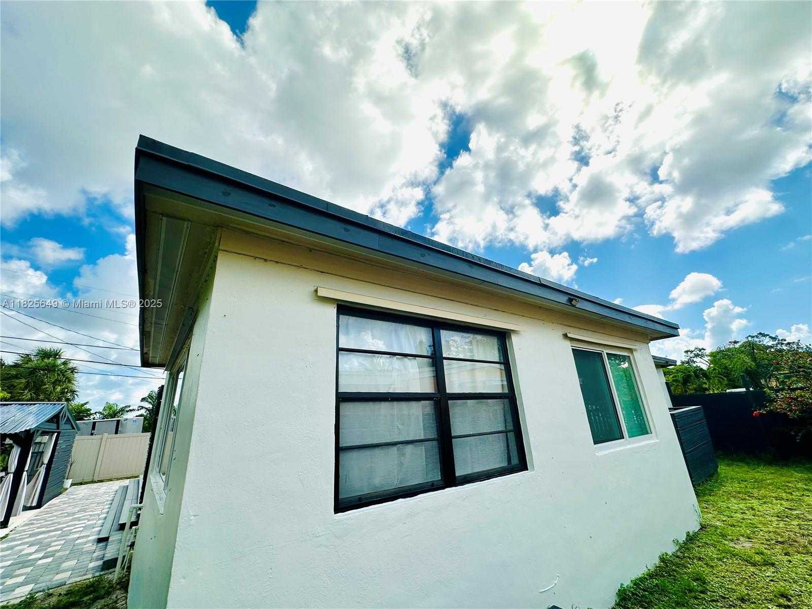 Small Image of 305 SOUTH WEST 24TH AVE, Fort Lauderdale Number 37