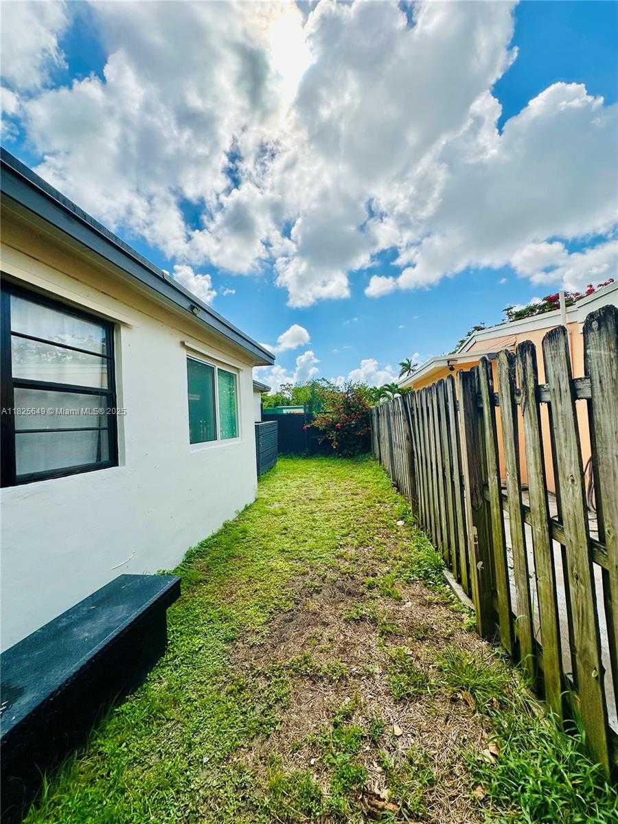 Small Image of 305 SOUTH WEST 24TH AVE, Fort Lauderdale Number 38