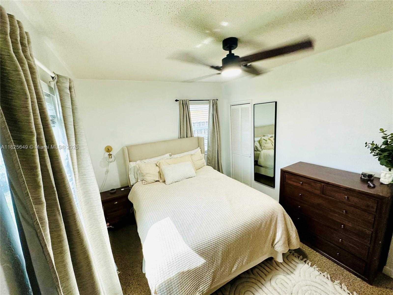 Small Image of 305 SOUTH WEST 24TH AVE, Fort Lauderdale Number 44