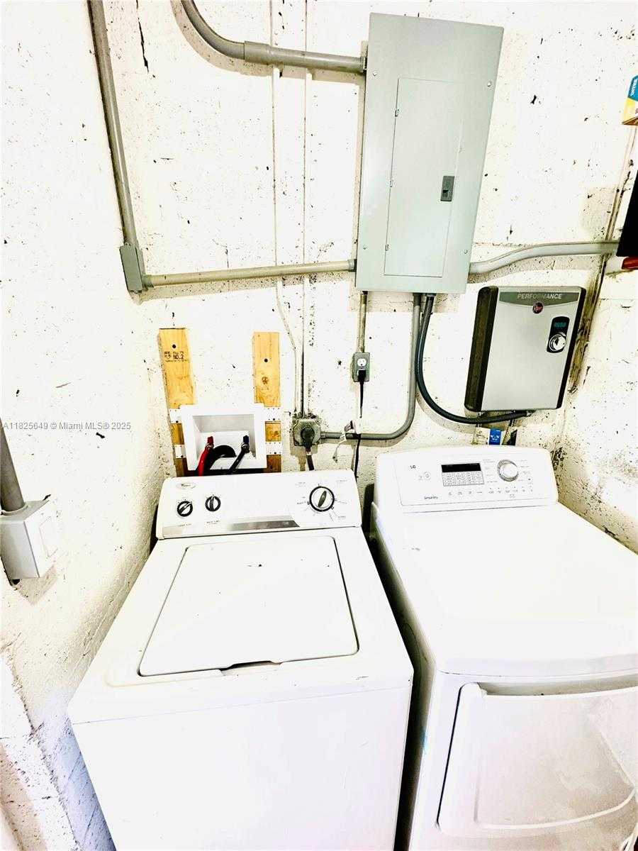 Small Image of 305 SOUTH WEST 24TH AVE, Fort Lauderdale Number 56